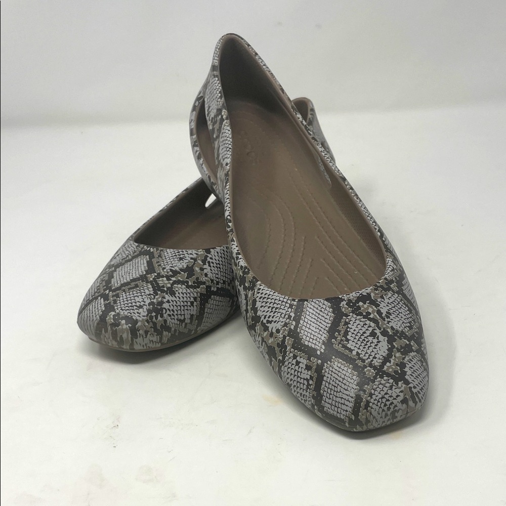 CROCS Women's Snakeskin Flats Size 7 Excellent Condition